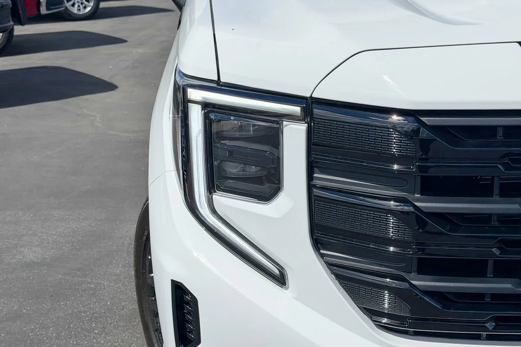 New 2026 Summit White GMC Elevation image 4
