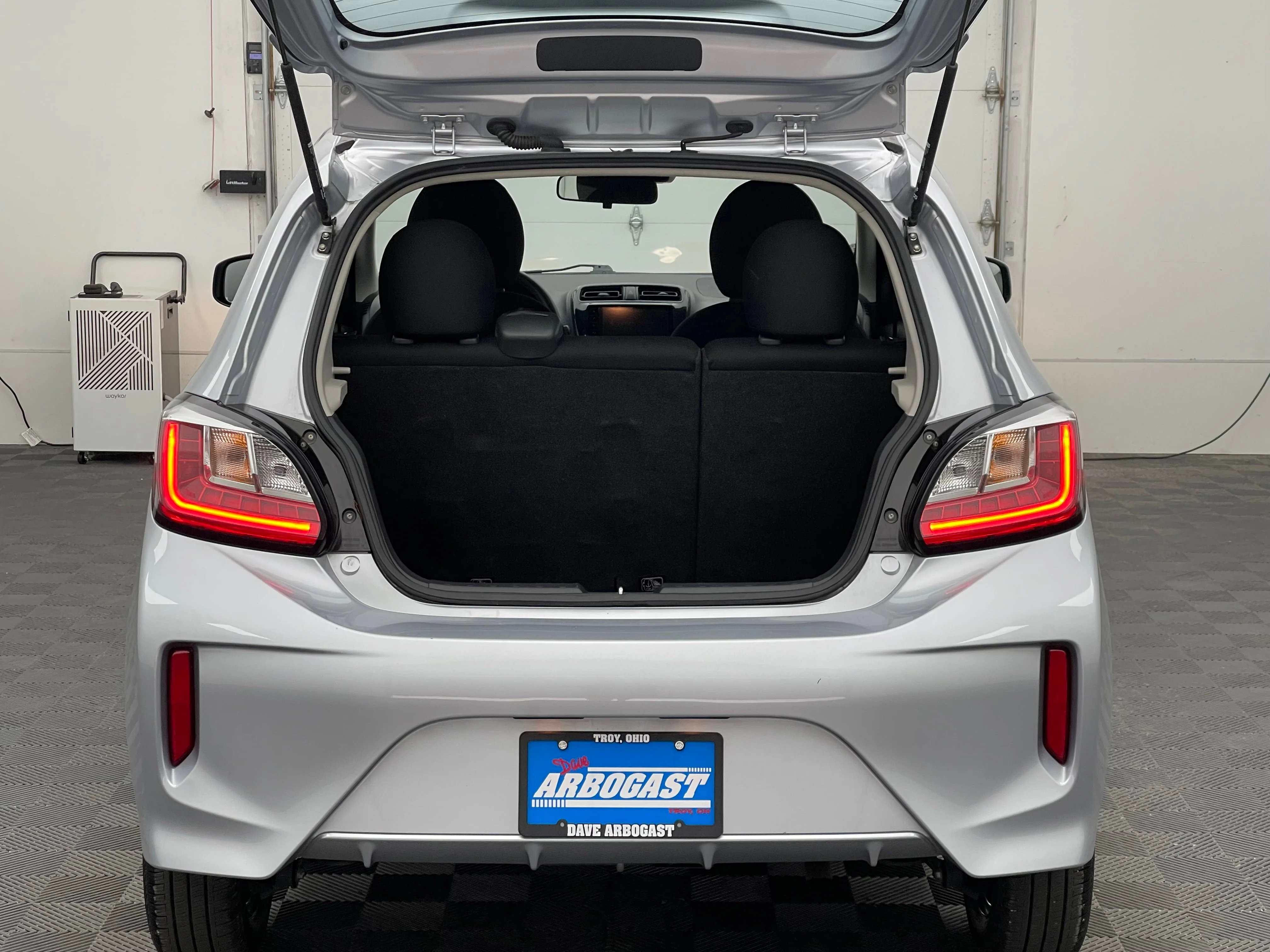 Used 2024 Silver Mitsubishi ES image 8