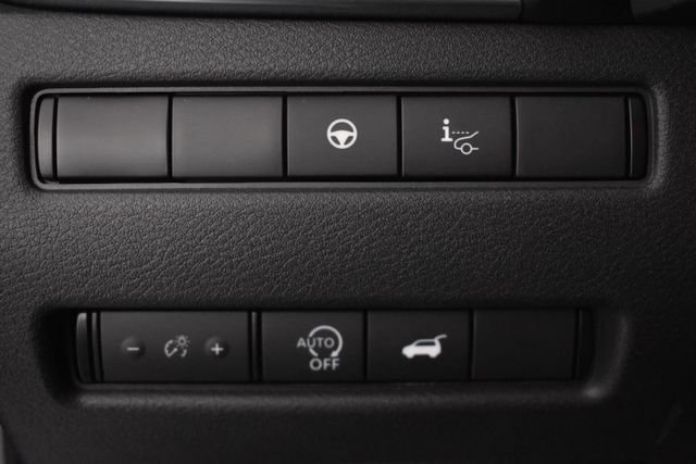 Used 2023 Gold Nissan Platinum image 35