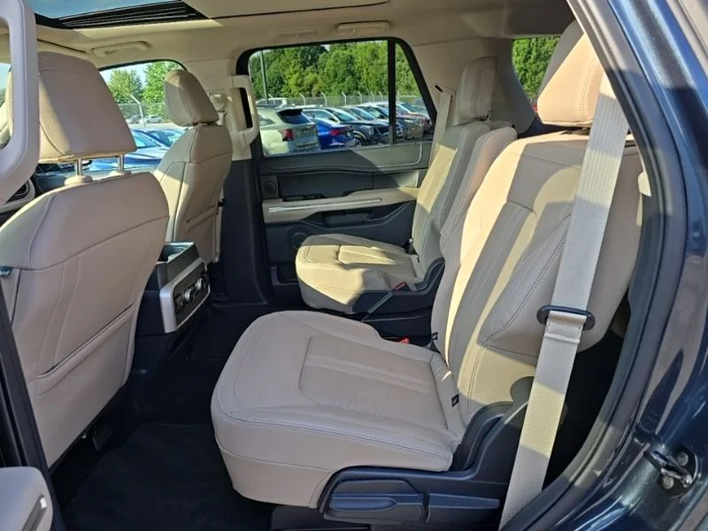 Used 2022 Blue Ford Limited image 28