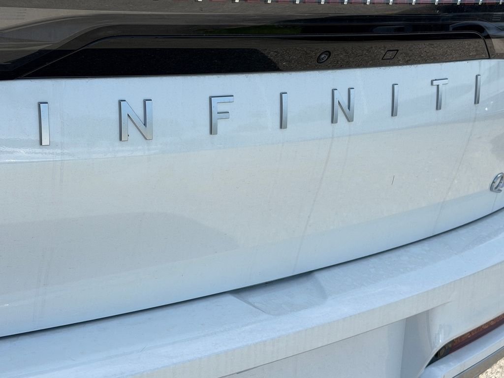 New 2027 RADIANT WHITE INFINITI Luxe 4WD image 10