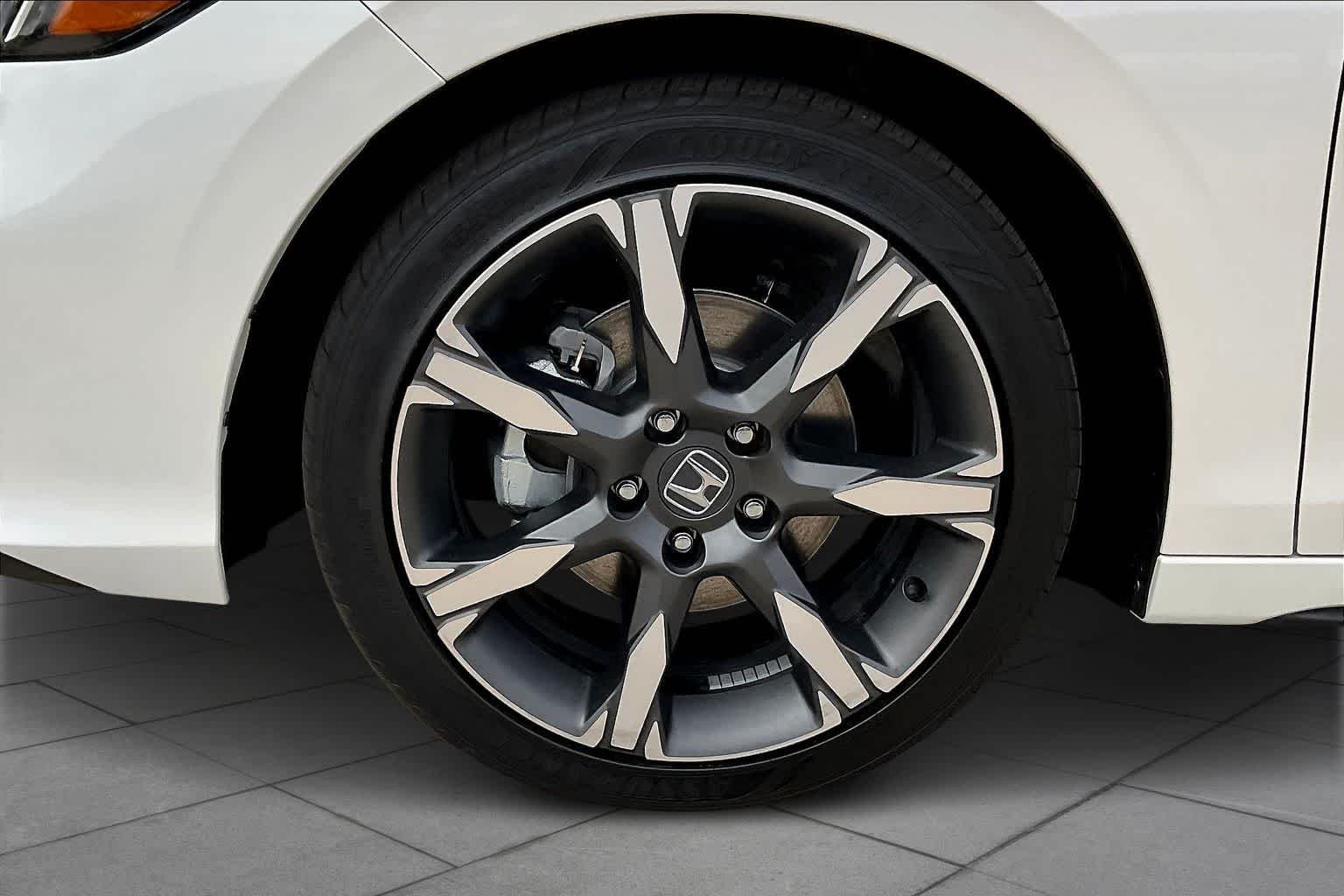 2026 Honda Civic Hatchback Sport Touring - Photo 11