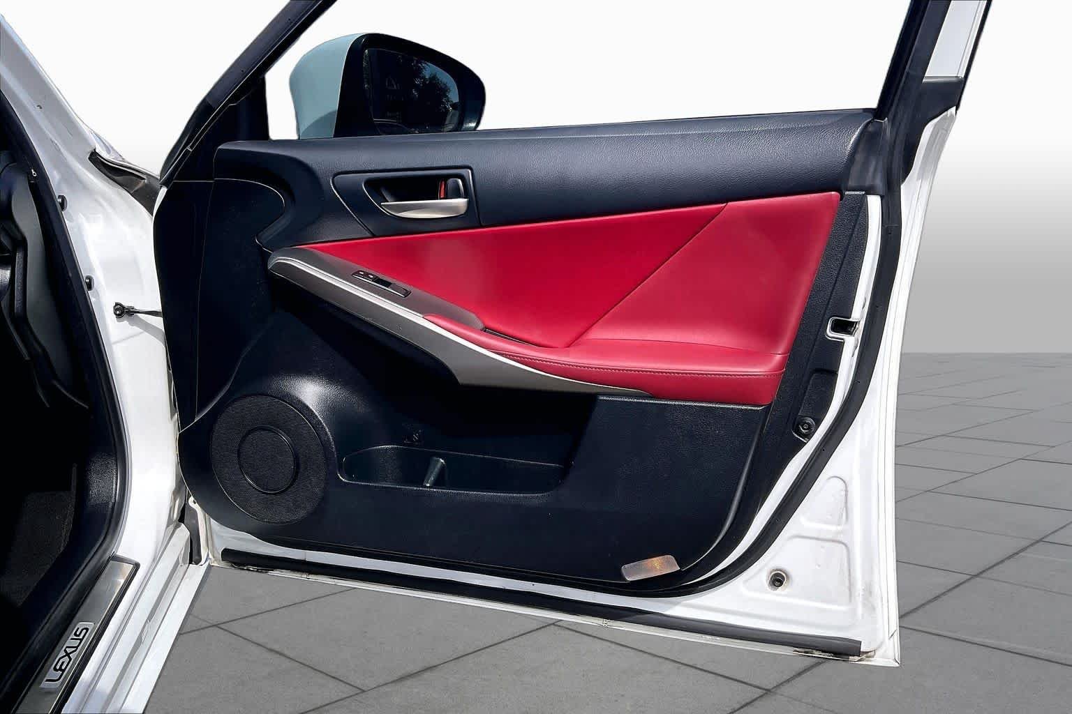 Used 2018 Ultra White Lexus  image 22