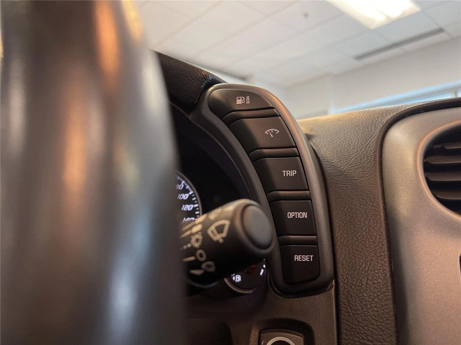 Used 2006 Machine Silver Metallic Chevrolet 2DR CONV image 19