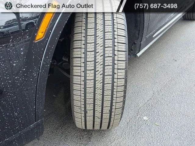 Used 2022 Black Metallic Lincoln Standard image 14