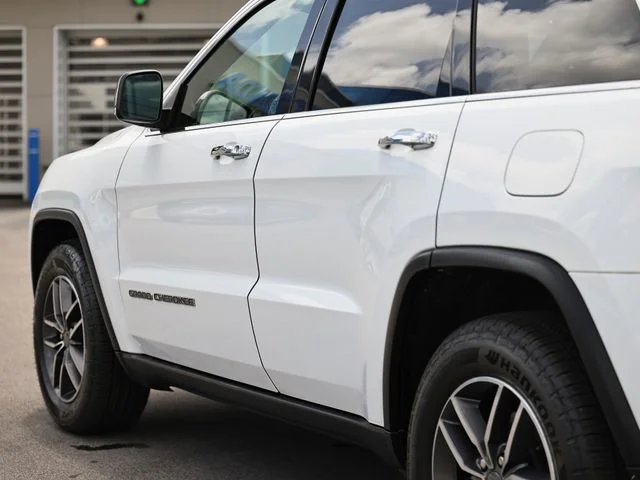 Used 2019 Bright White Clearcoat Jeep Limited image 6