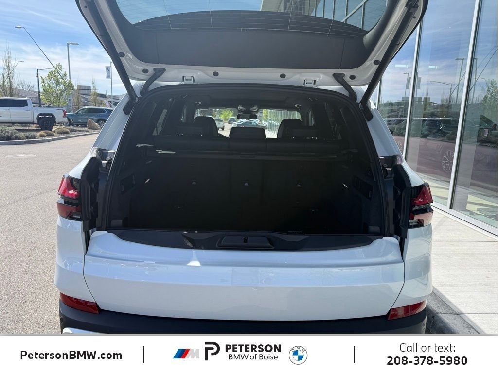 New 2026 Mineral White Metallic BMW xDrive40i image 10