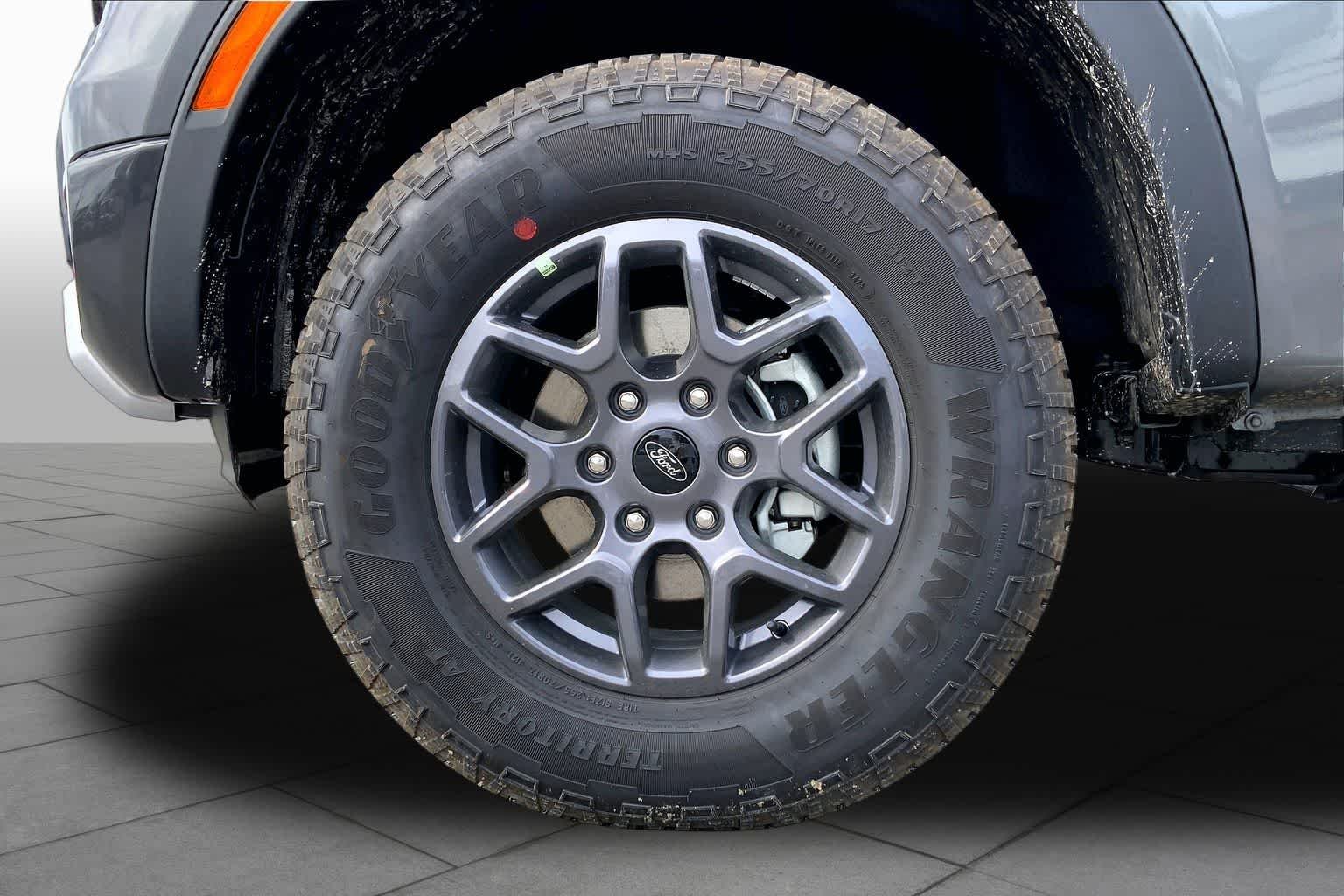 New 2026 Carbonized Gray Metallic Ford XLT image 8