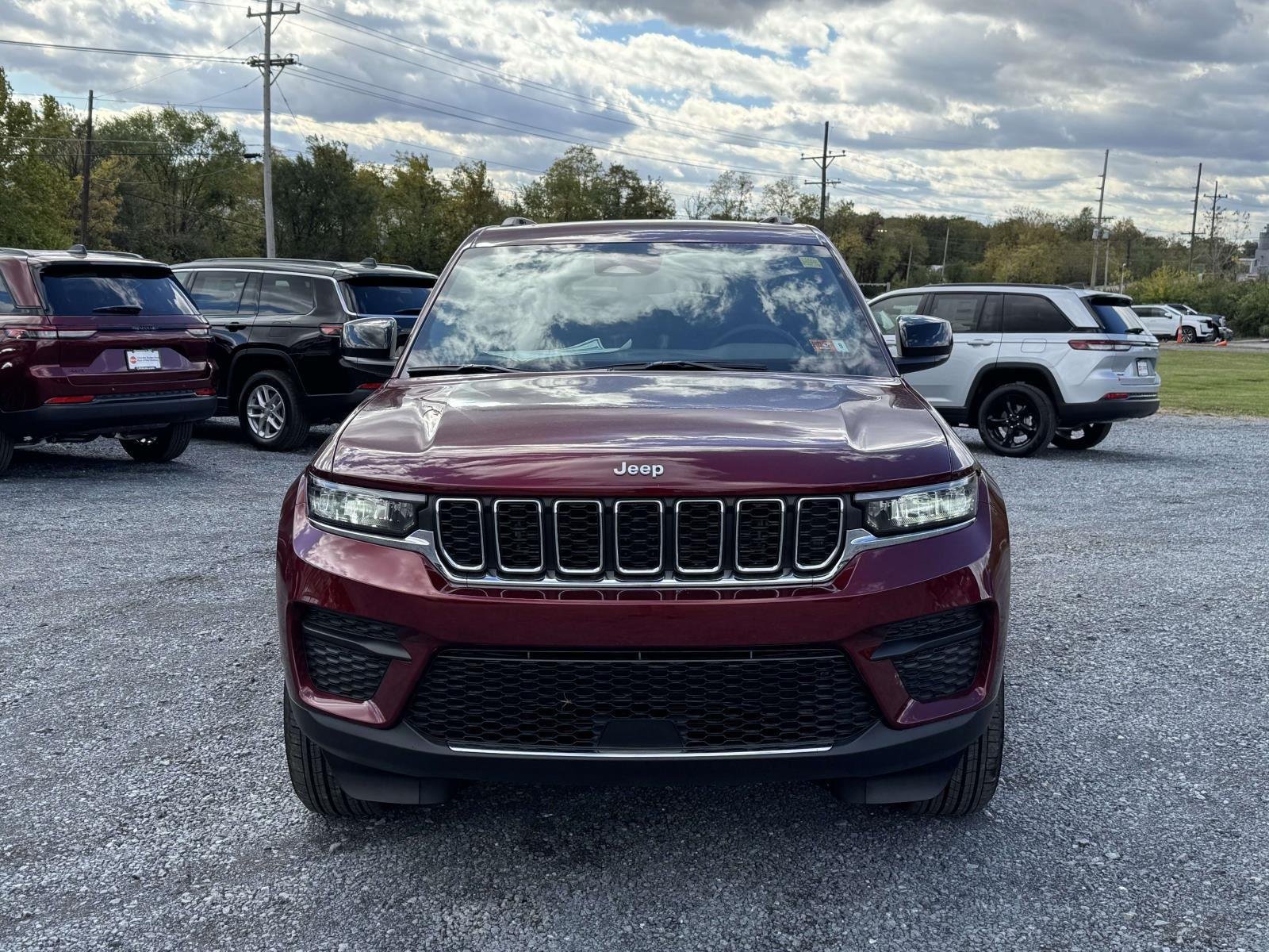 New 2025 Velvet Red Pearl-Coat Exterior Paint Jeep Laredo X image 23