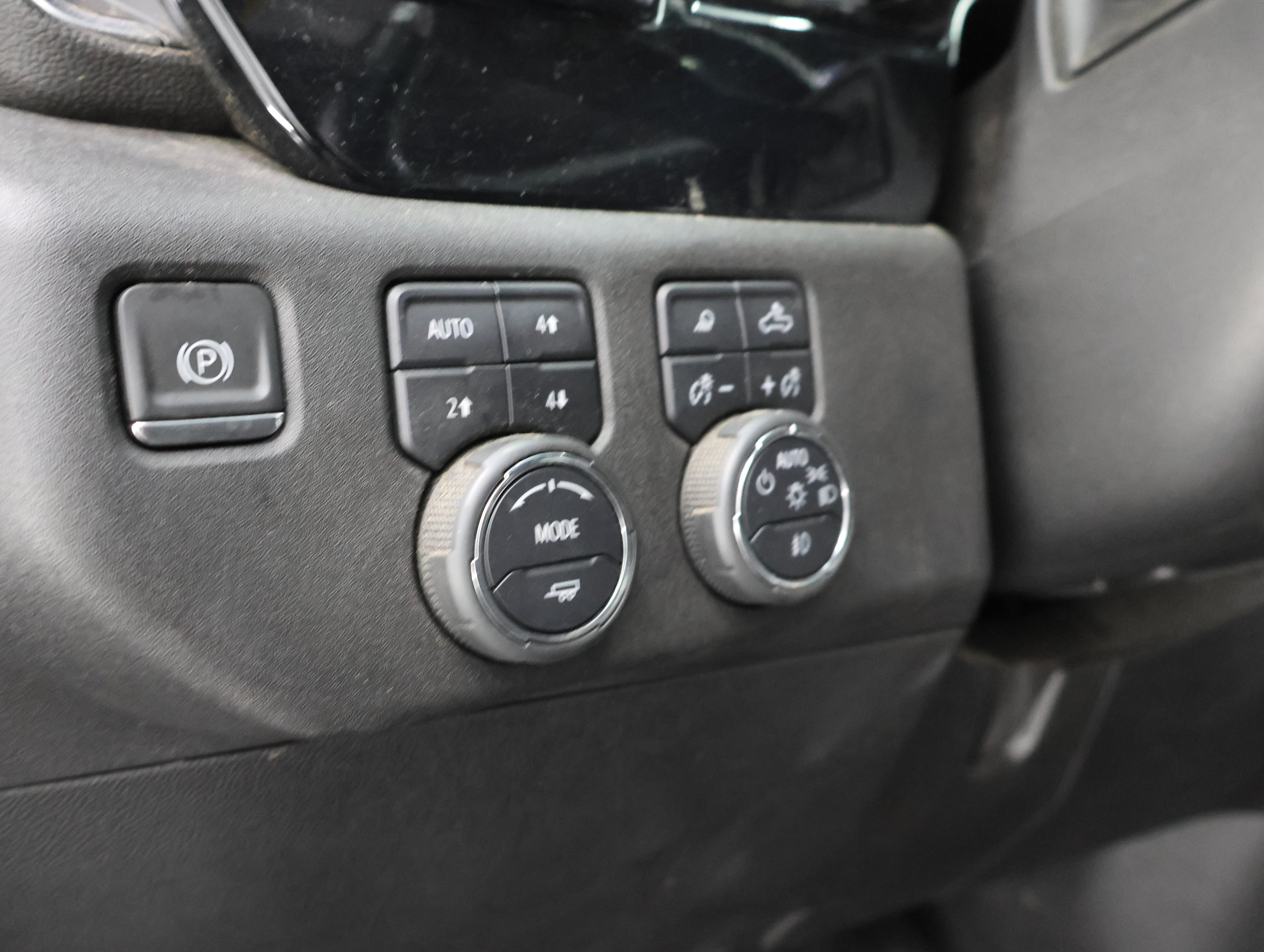 Used 2024 Black Chevrolet 4x4 Crew Cab LTZ Z71: CREW-SHORT-LTZ-MIDNIGHT-CONVENIENCE II-DIESEL-1 OWNER image 51