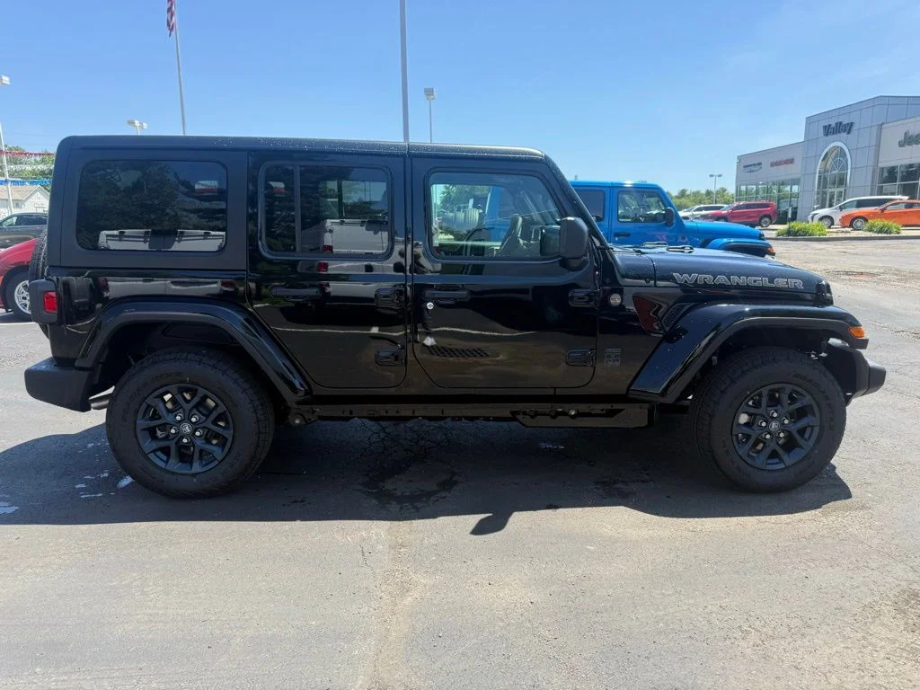 New 2026 Black Clear-Coat Exterior Paint Jeep 85th Anniversary Edition image 2