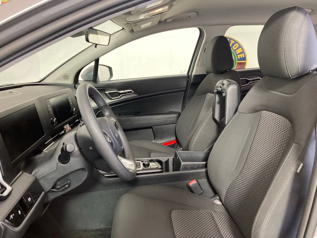 2025 Kia Sportage LX - Photo 11
