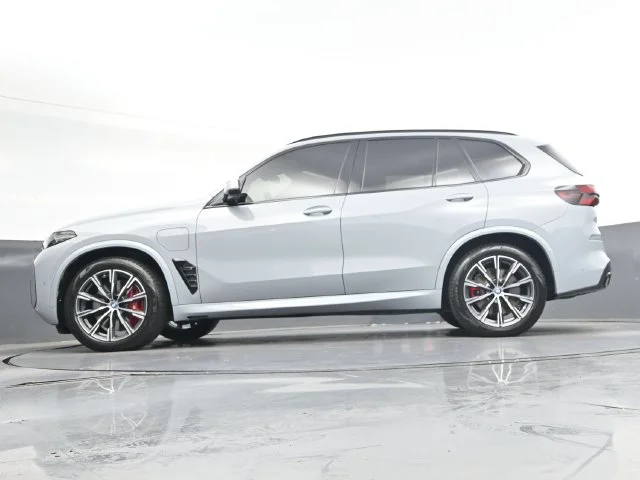 Used 2024 Gray BMW xDrive50e image 35