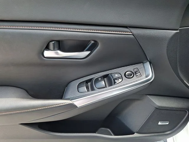 Used 2022 White Nissan SR image 13