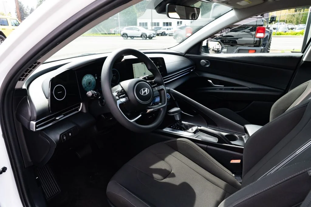 Used 2024 White Hyundai SEL image 19