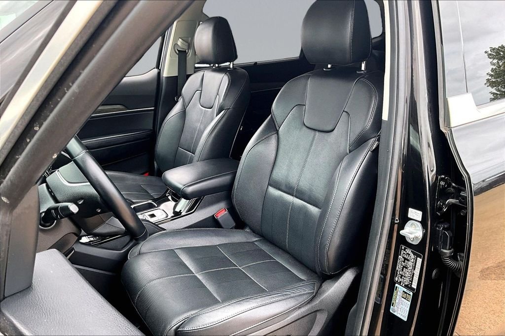 Used 2020 Black Kia SX image 23