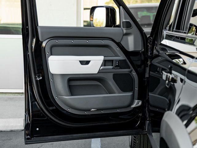 New 2025 Santorini Black Land Rover S image 12