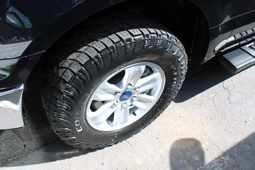 Used 2019 Agate Black Metallic Ford XLT image 12