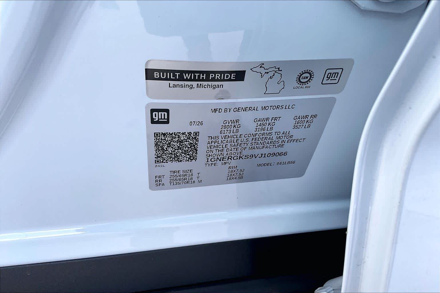 New 2027 Polar White Tricoat Chevrolet LT image 21