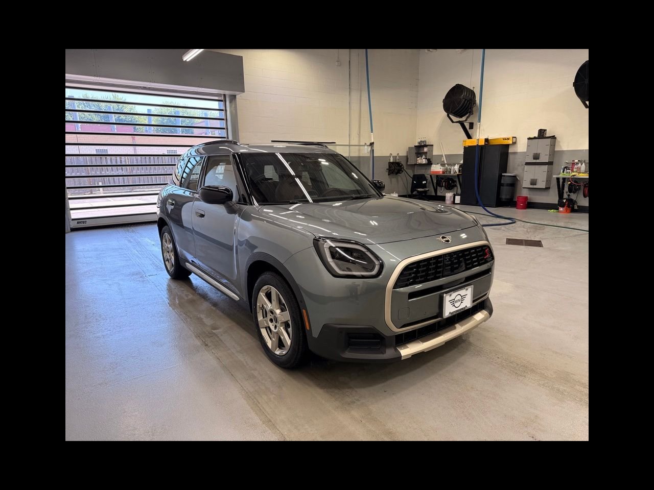 New 2027 Smokey Green Metallic MINI SIGNATURE PLUS image 6