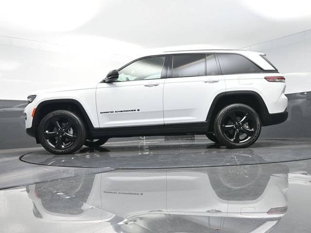 Used 2025 White Jeep Altitude X image 49