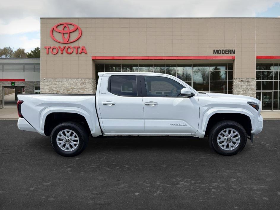 Used 2025 Ice Toyota SR5 image 4