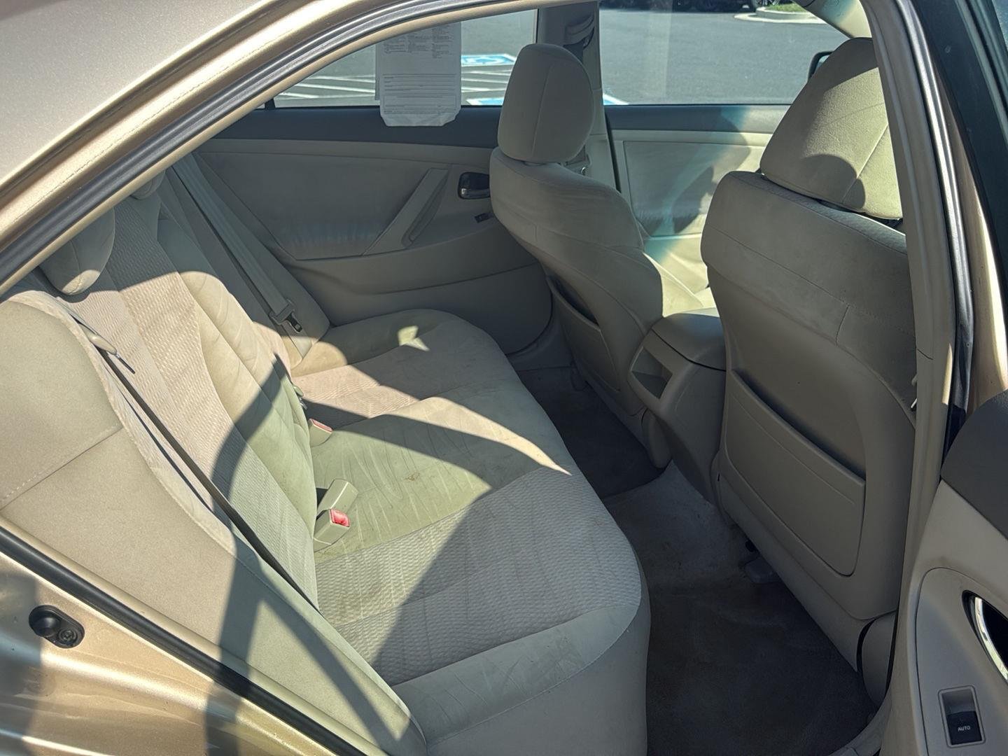 Used 2010  Toyota LE image 23