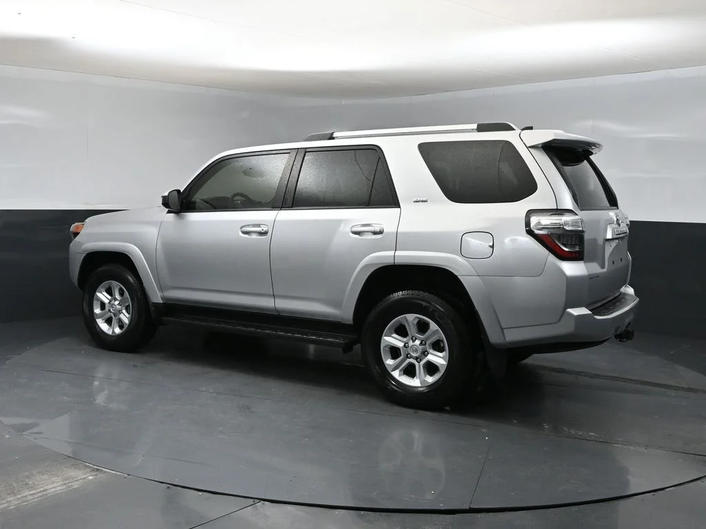 Used 2020 Silver Toyota SR5 image 4