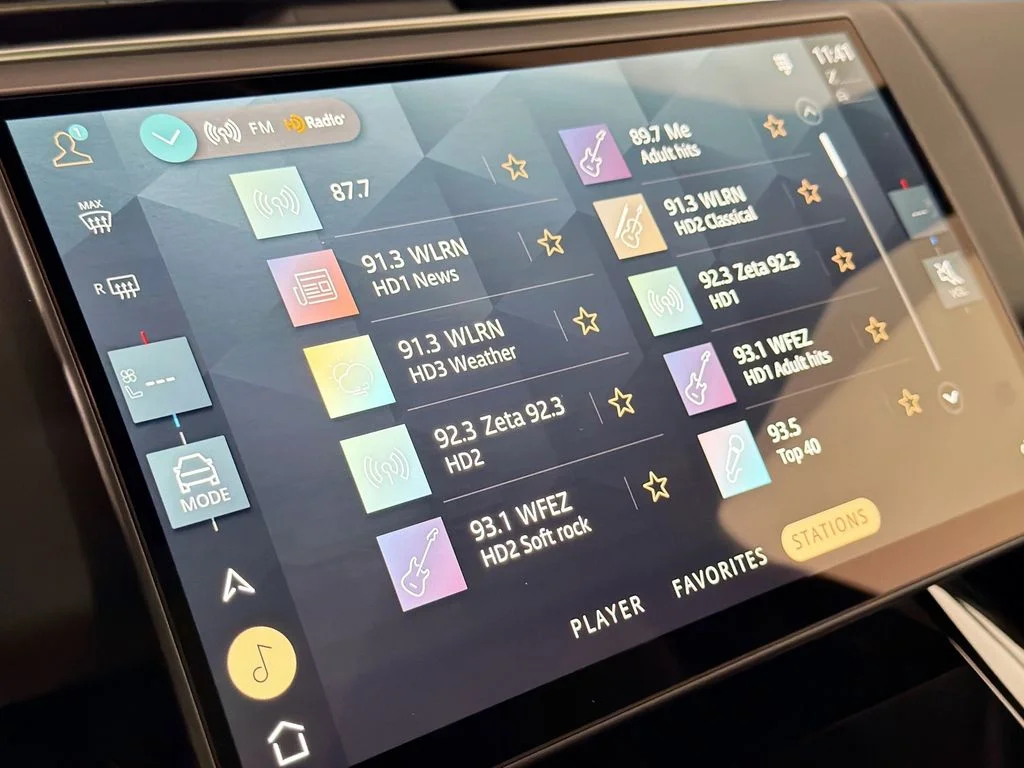 New 2026 Varesine Blue Land Rover Dynamic SE image 15