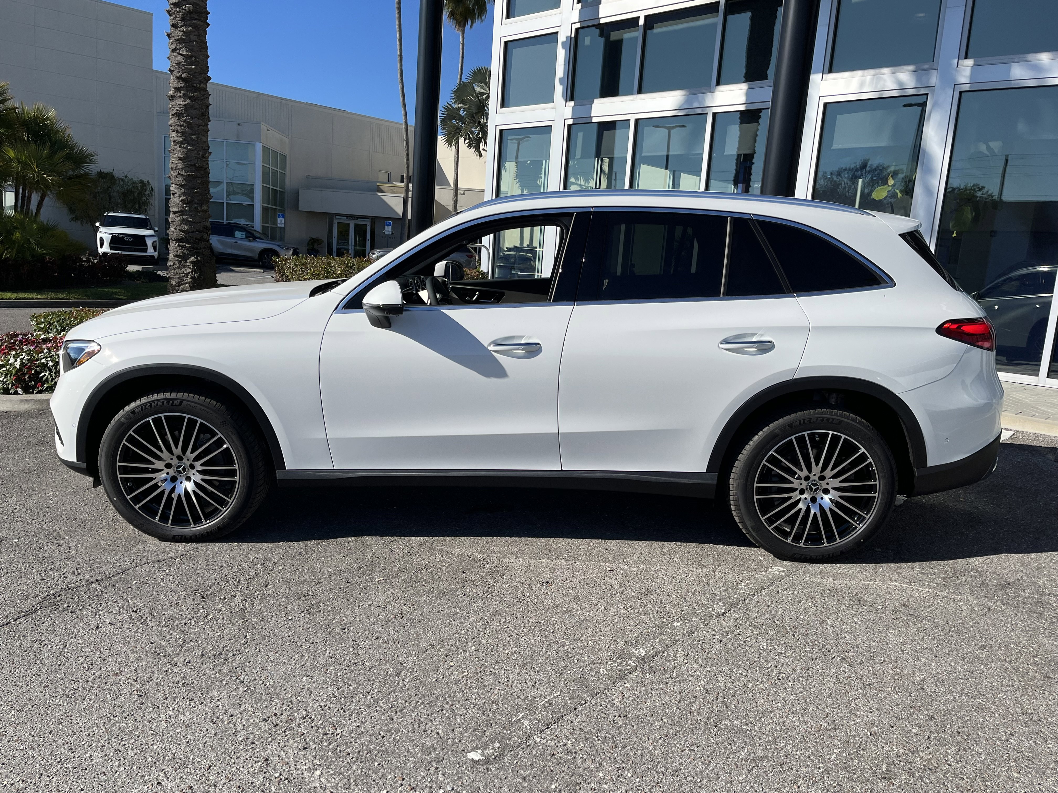 New 2026 POLAR WHITE Mercedes-Benz GLC 300 image 3