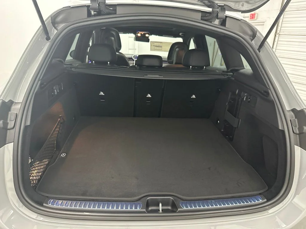 New 2027 White Mercedes-Benz GLC 300 image 29