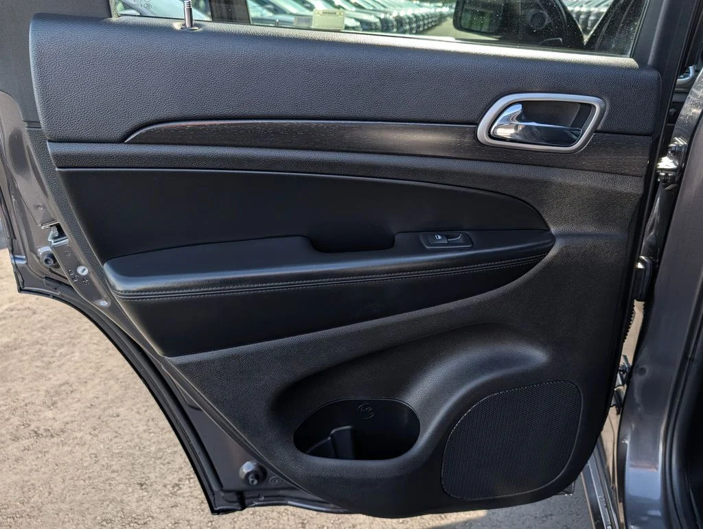 2018 Jeep Grand Cherokee Altitude - Photo 15