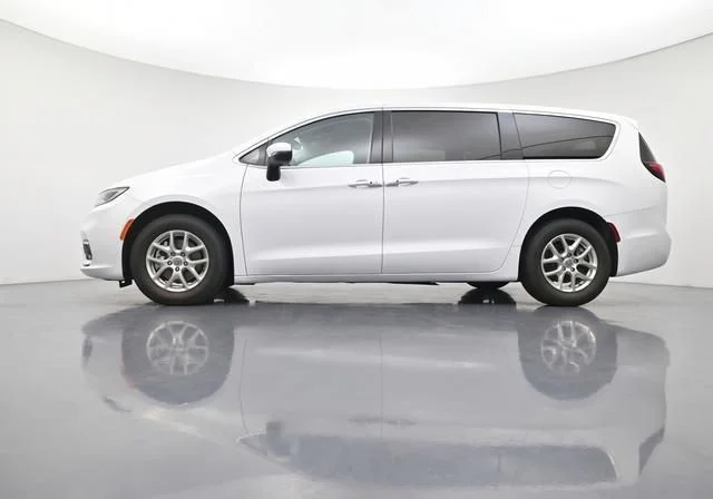 Used 2023 White Chrysler Touring L image 27