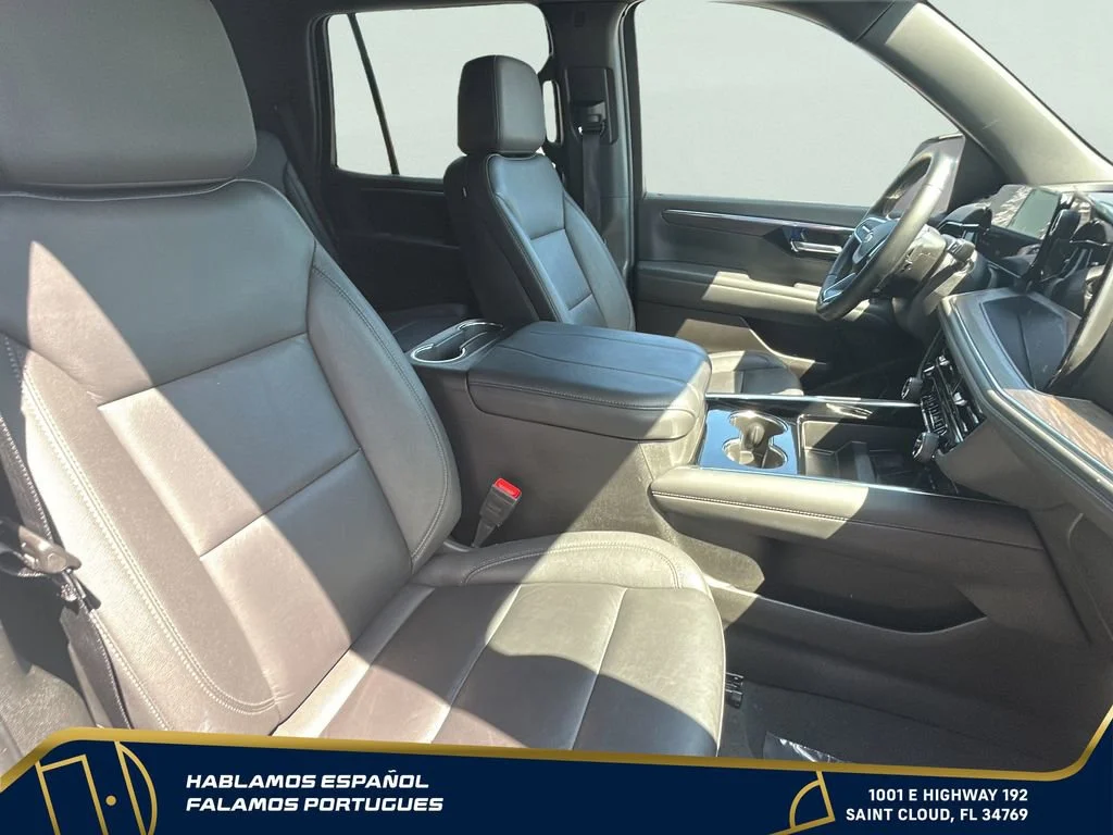 Used 2025 Summit White Chevrolet LT image 34