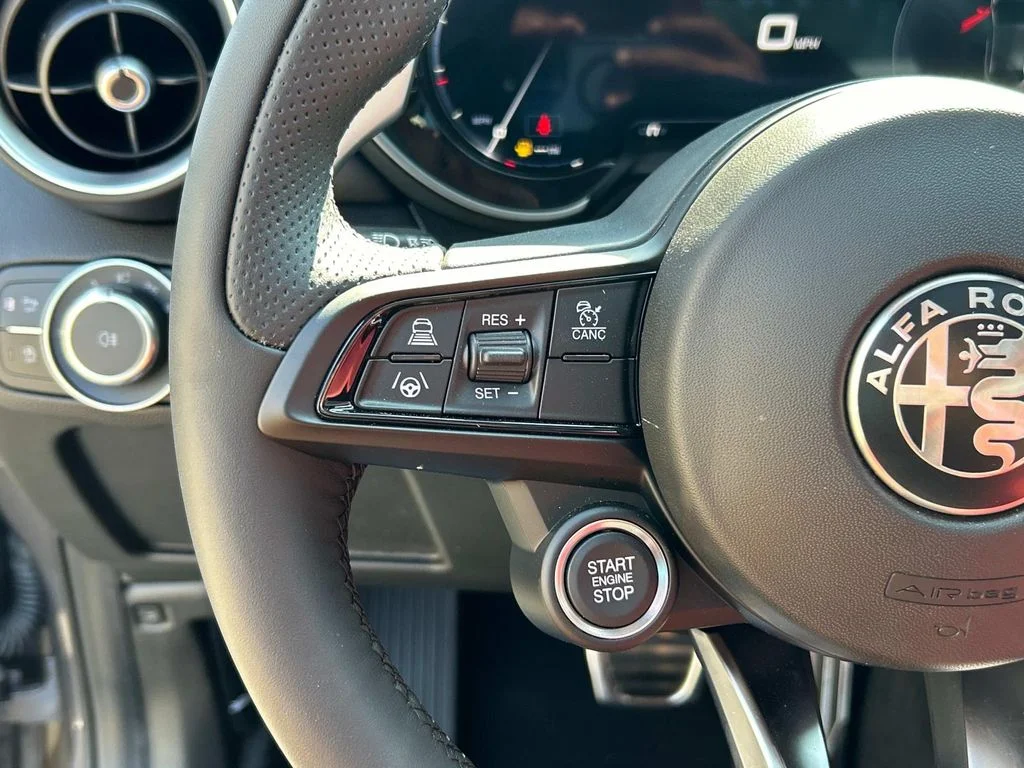 2025 Alfa Romeo Giulia Base - Photo 27