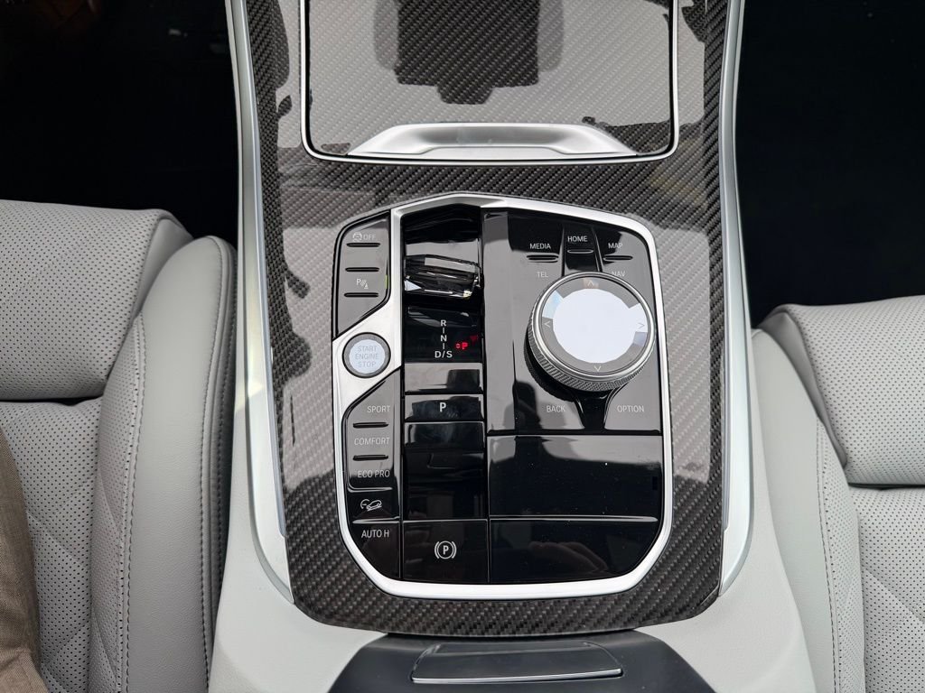 New 2026 Alpine White BMW M60i image 10