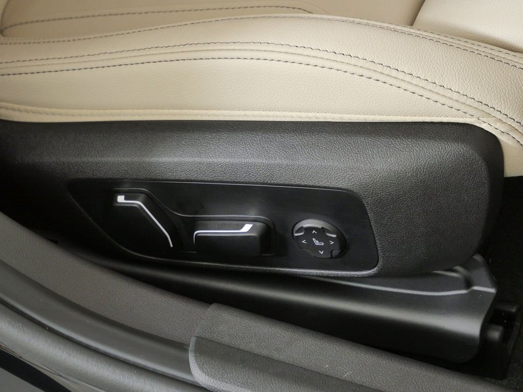 New 2026 Black Sapphire Metallic BMW 330i xDrive image 22