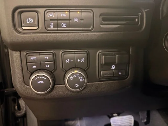 2023 Chevrolet Suburban RST - Photo 31