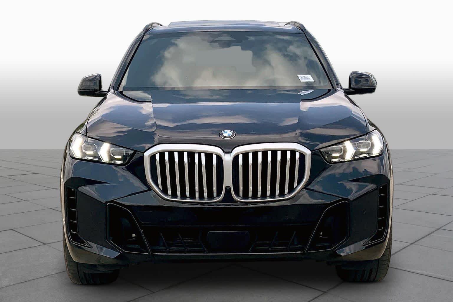 Used 2025 Carbon Black Metallic BMW sDrive40i image 3