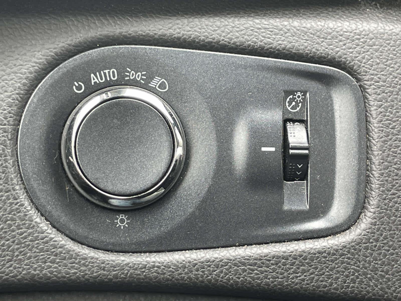 Used 2015 Radiant Silver Metallic Cadillac Luxury Collection image 30