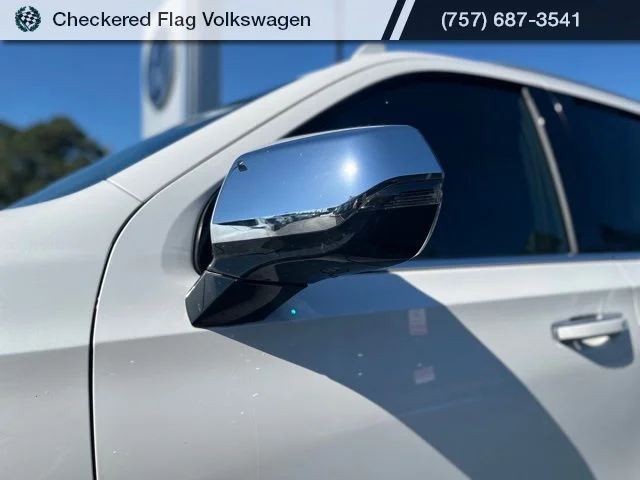 Used 2023 Iridescent Pearl Tricoat Chevrolet Premier image 2