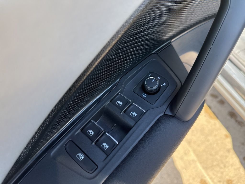 New 2026 Platinum Gray Metallic Volkswagen 2.0T SE image 11