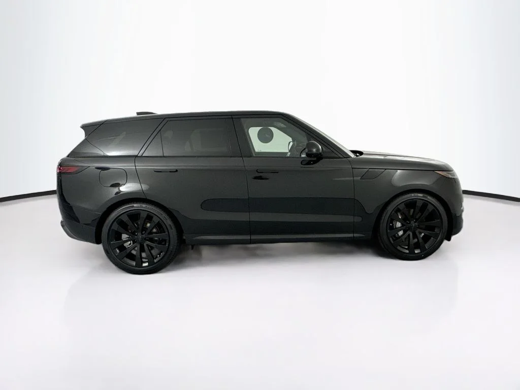 New 2026 Santorini Black Land Rover SE image 4