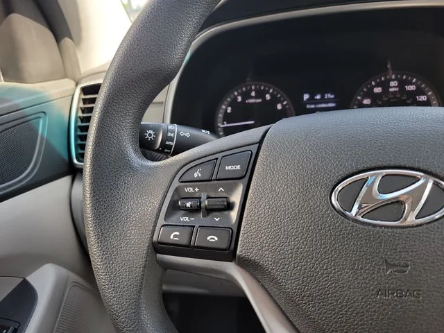 Used 2021 White Hyundai SE image 17