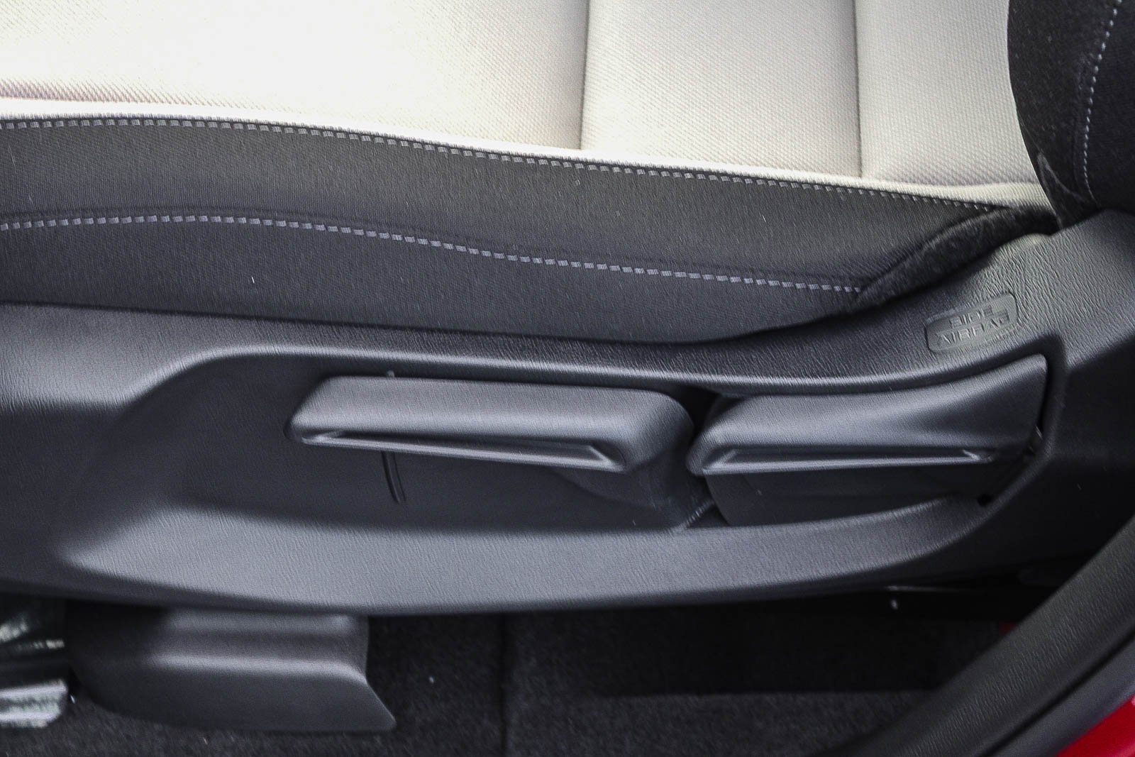 New 2027 Platinum White Pearl Honda LX image 23