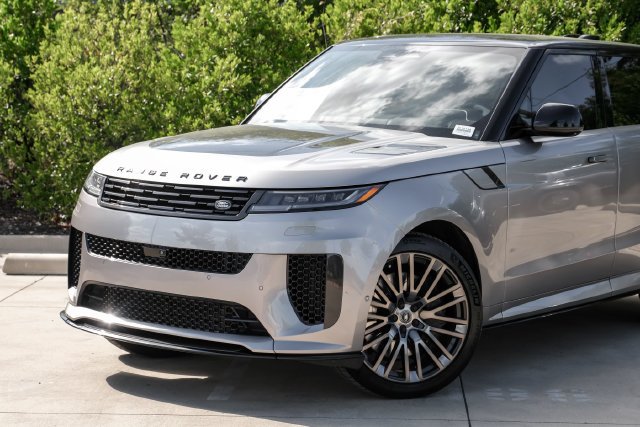 Certified Used 2024 Flux Silver SV Bespoke Ultra Metallic Gloss Land Rover SV Edition One Flux Silver image 6