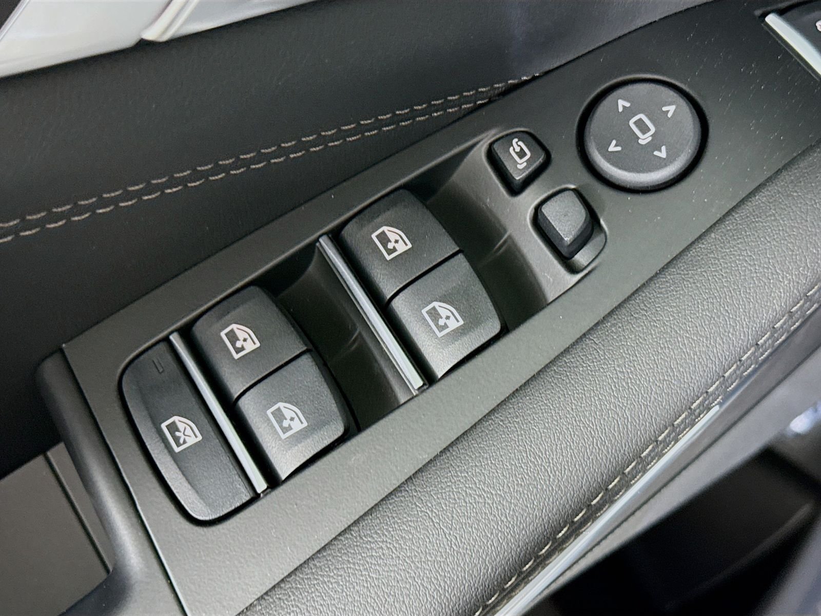 New 2026 Skyscraper Grey Metallic BMW xDrive50e image 18