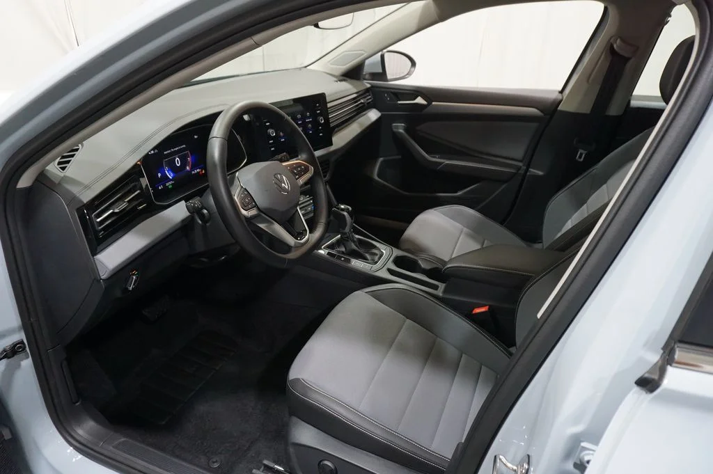 Certified Used 2025 Gray Volkswagen 1.5T SE image 9