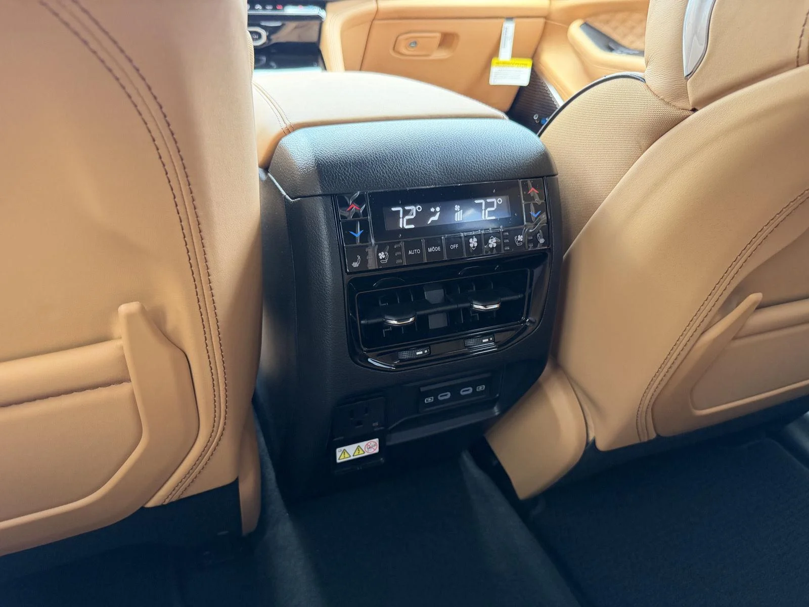 New 2026 Bright White Clear-Coat Exterior Paint Jeep Summit image 9