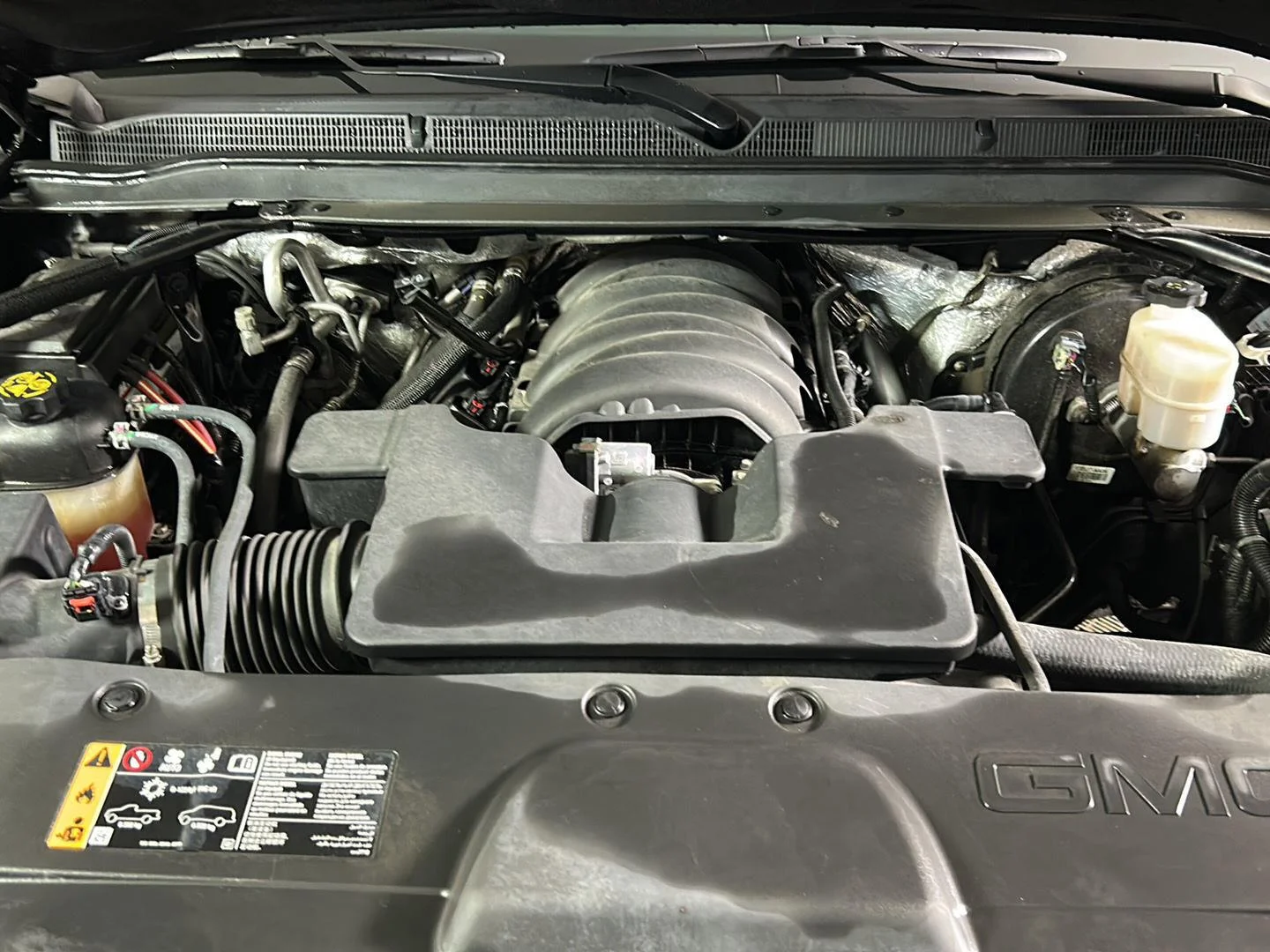 Used 2018 Iridium Metallic GMC SLT image 14